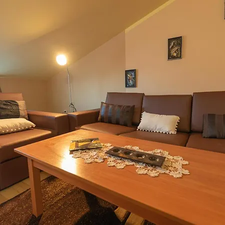Sequoia Ski And Lounge
